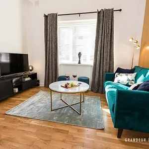 https://a-splash-of-colour-perfect-2bedroom-flat-in-city-center.tophotelsbath.com