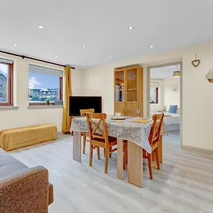 https://stylish-modern-apt-private-parking-sleeps-10.edinburghhotelsuk.org