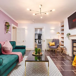 https://king-alfreds-doorway-in-central-bath-by-purestay.tophotelsbath.com